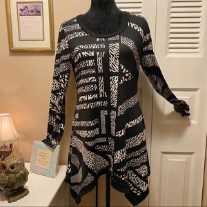 🛑NotForSale🛑Sunny Leigh High Low Shark Bite Tunic Top